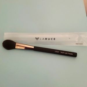 Brand New Laruce Small Light Powder Brush